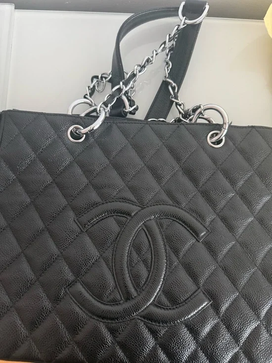 Black Quilted Leather Chain-Strap Shoulder Bag - Designer Style - Picture 2 of 3